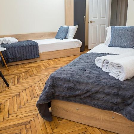 Apartment Zdravets, In The Heart Of The Old City Veliko Tărnovo Esterno foto
