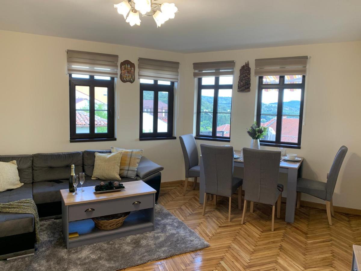 Apartment Zdravets, In The Heart Of The Old City Veliko Tărnovo Esterno foto