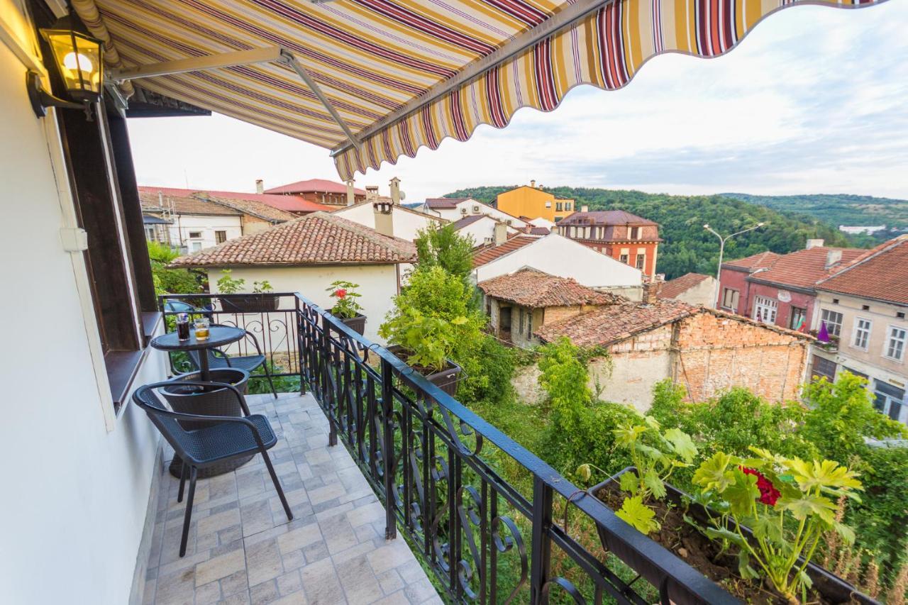 Apartment Zdravets, In The Heart Of The Old City Veliko Tărnovo Esterno foto