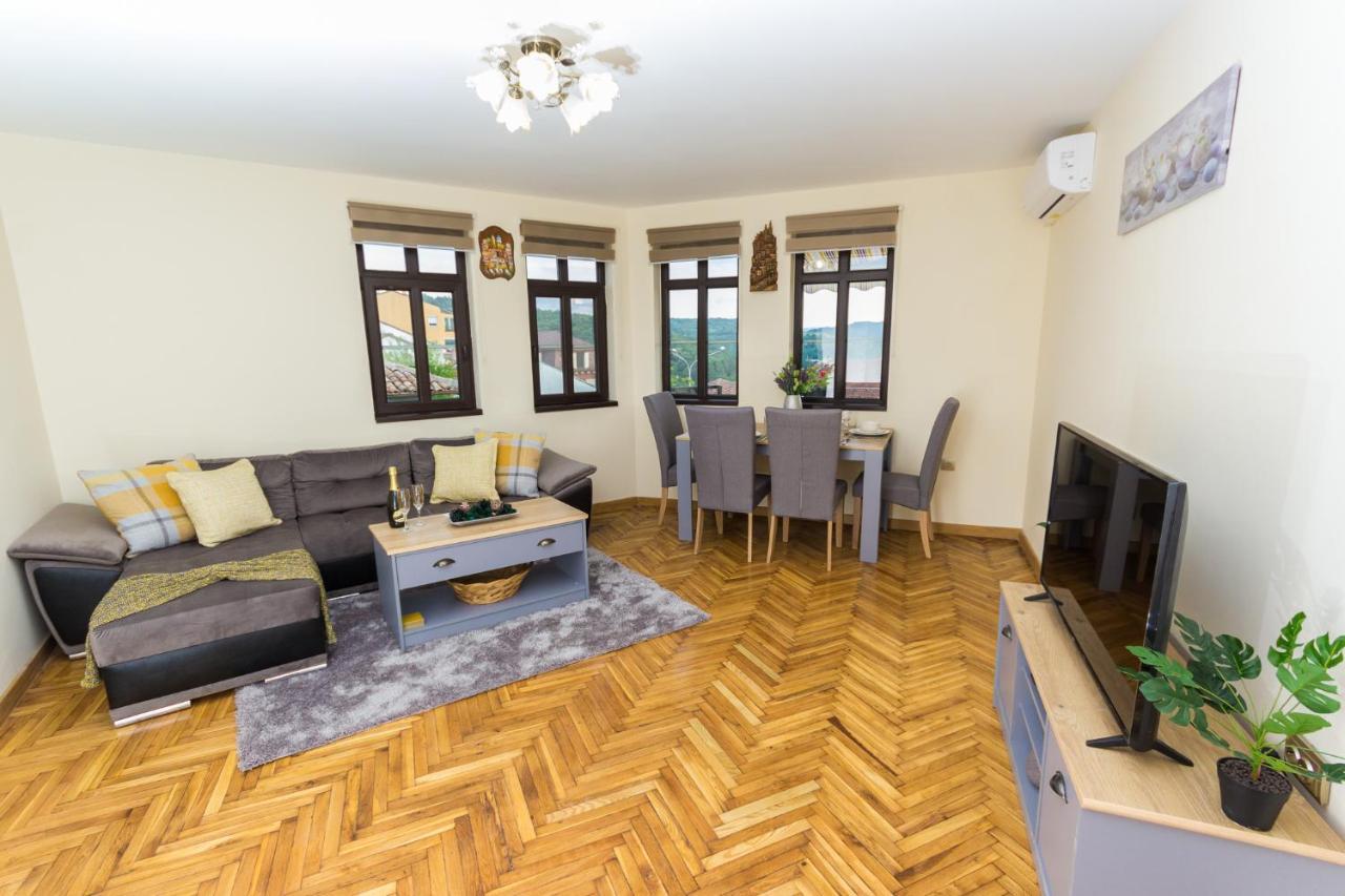 Apartment Zdravets, In The Heart Of The Old City Veliko Tărnovo Esterno foto