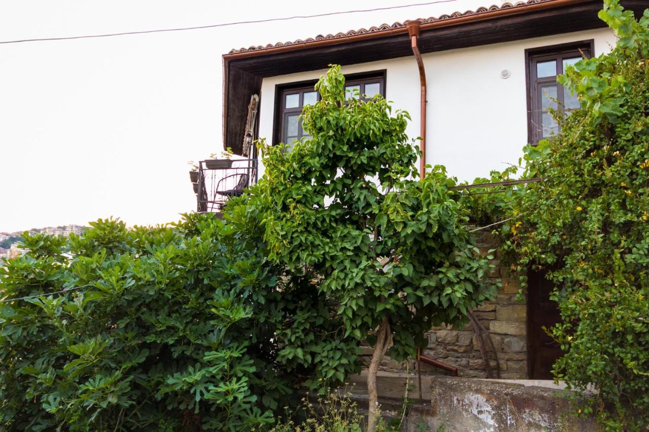 Apartment Zdravets, In The Heart Of The Old City Veliko Tărnovo Esterno foto
