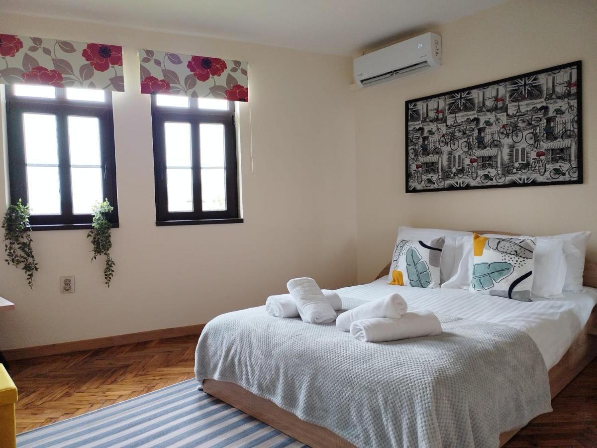 Apartment Zdravets, In The Heart Of The Old City Veliko Tărnovo Esterno foto